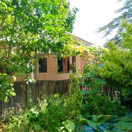 A Avec Jardin Prive Et Barbecue 木屋 Poussan