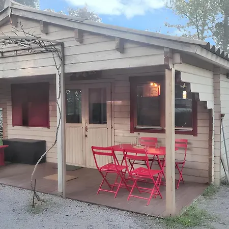 A Avec Jardin Prive Et Barbecue シャレー *