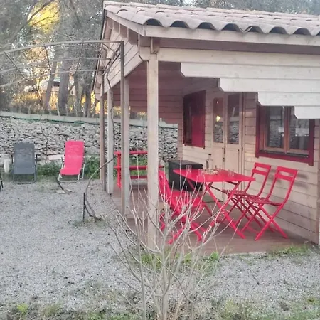 Chalet A Avec Jardin Prive Et Barbecue Poussan