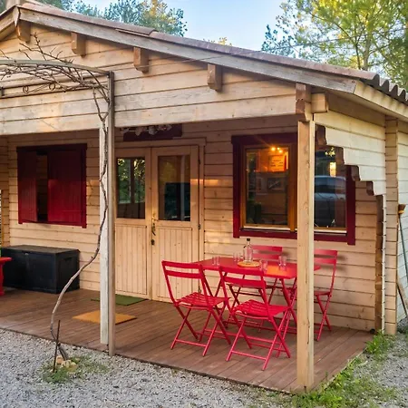 A Avec Jardin Prive Et Barbecue Dağ evi Poussan