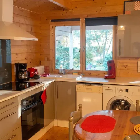 A Avec Jardin Prive Et Barbecue Poussan