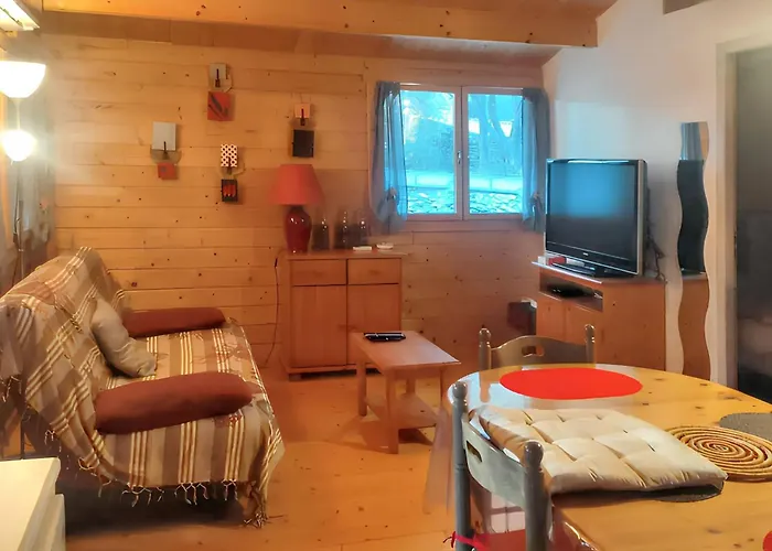 A Avec Jardin Prive Et Barbecue * Poussan